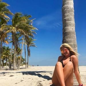 Meet your Posher, Abbey